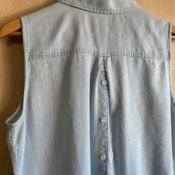 Chico's Sleeveless Blue Blouse Top Shirt Women's Size 2 Button Front and Back - Picture 6 of 9
